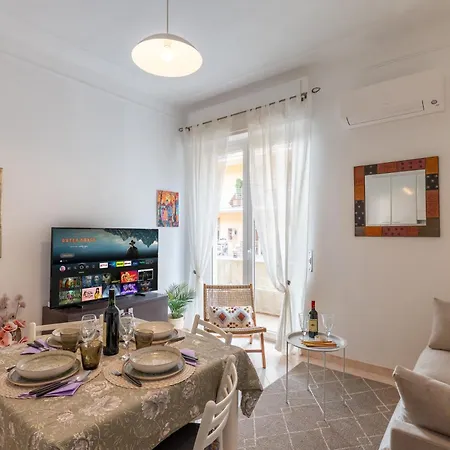 Guesthost - Bright In Center Appartement *
