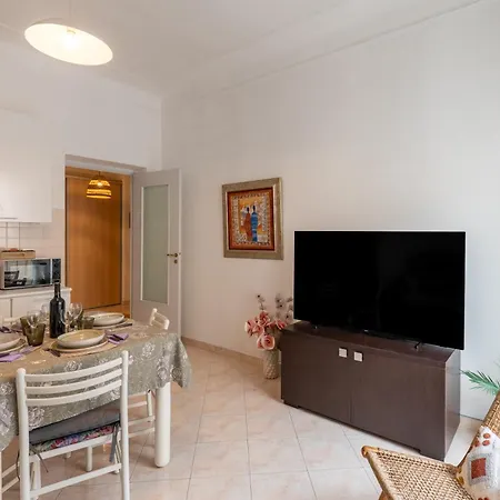 Guesthost - Bright In Center Sanremo